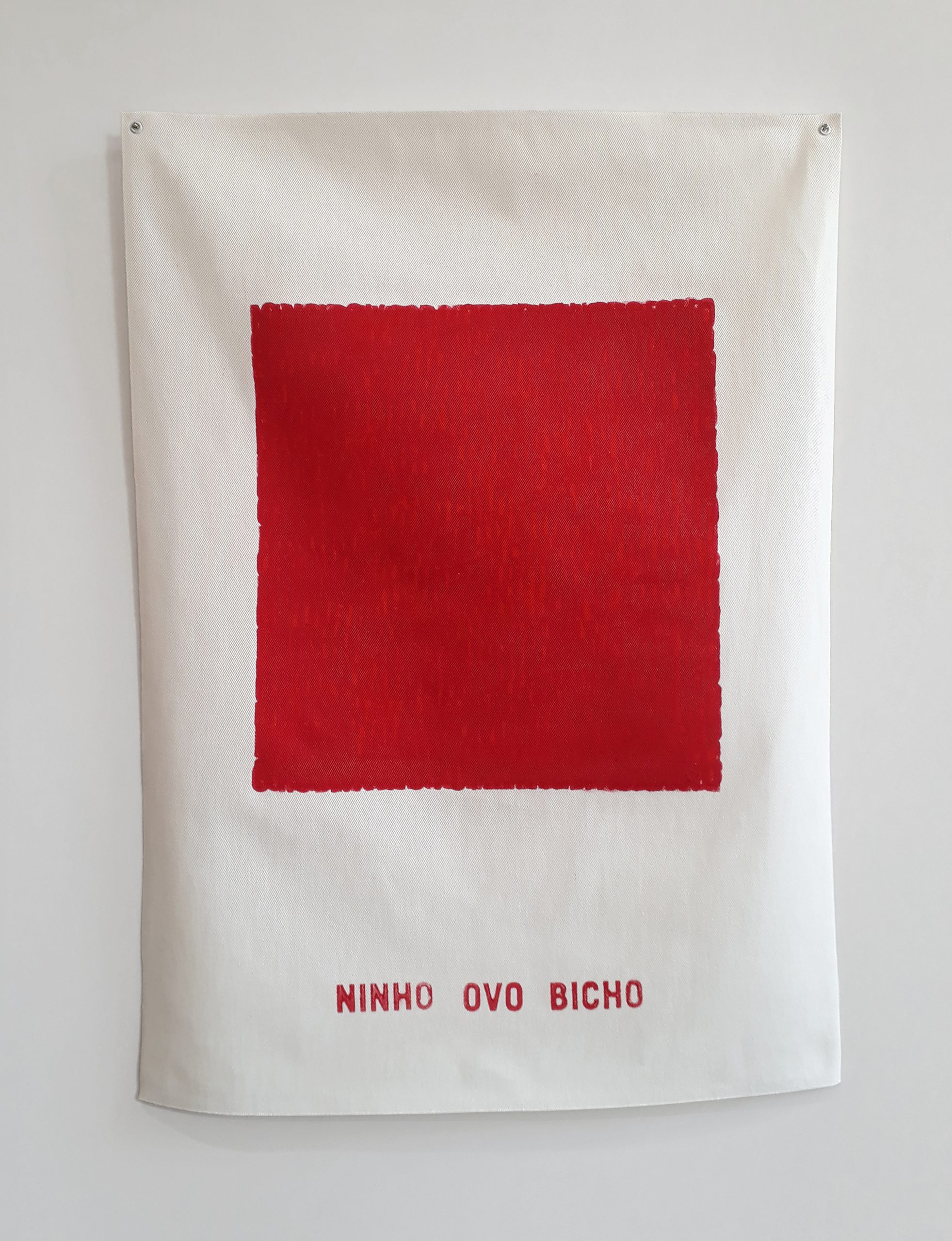 Heleno Bernardi, NINHO OVO BICHO (tributo neoconcreto), 2022, Carimbo com tinta acrílica sobre tecido de algodão, 48 x 64 cm (múltiplo)