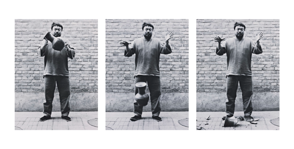 Ai Weiwei, Dropping a Han Dynasty Urn, 1995. Impressões em prata gelatinosa, 148 x 121 cm cada.

